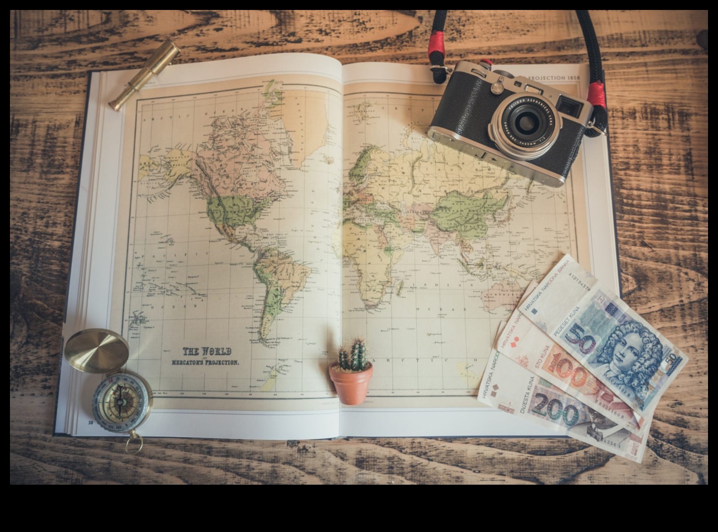 ארנק Wanderlust איך לטייל בעולם בתקציב 4 ארנק Wanderlust: סיפורים מהסייר בעל התקציב