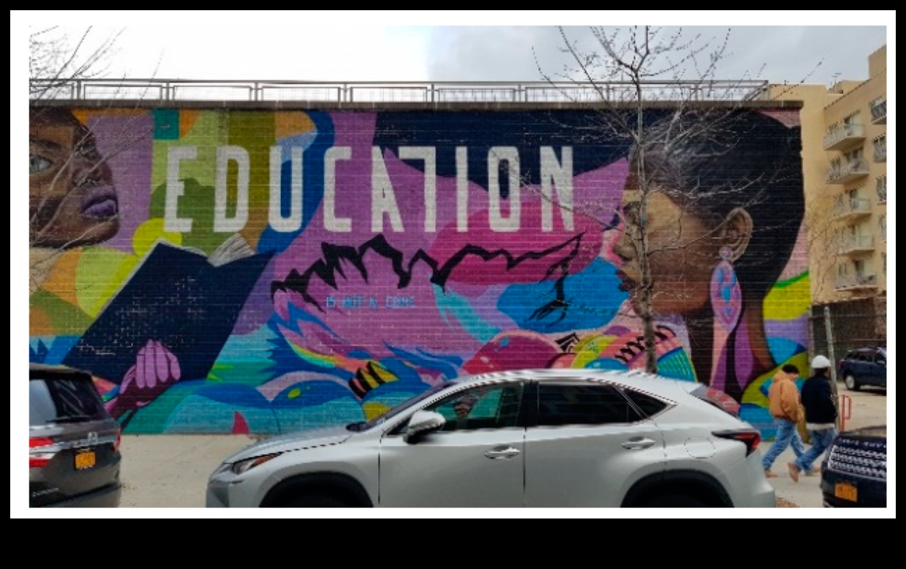 אמנות אורבנית נחשפה: ציורי קיר ואמנות רחוב כהצהרות תרבותיות