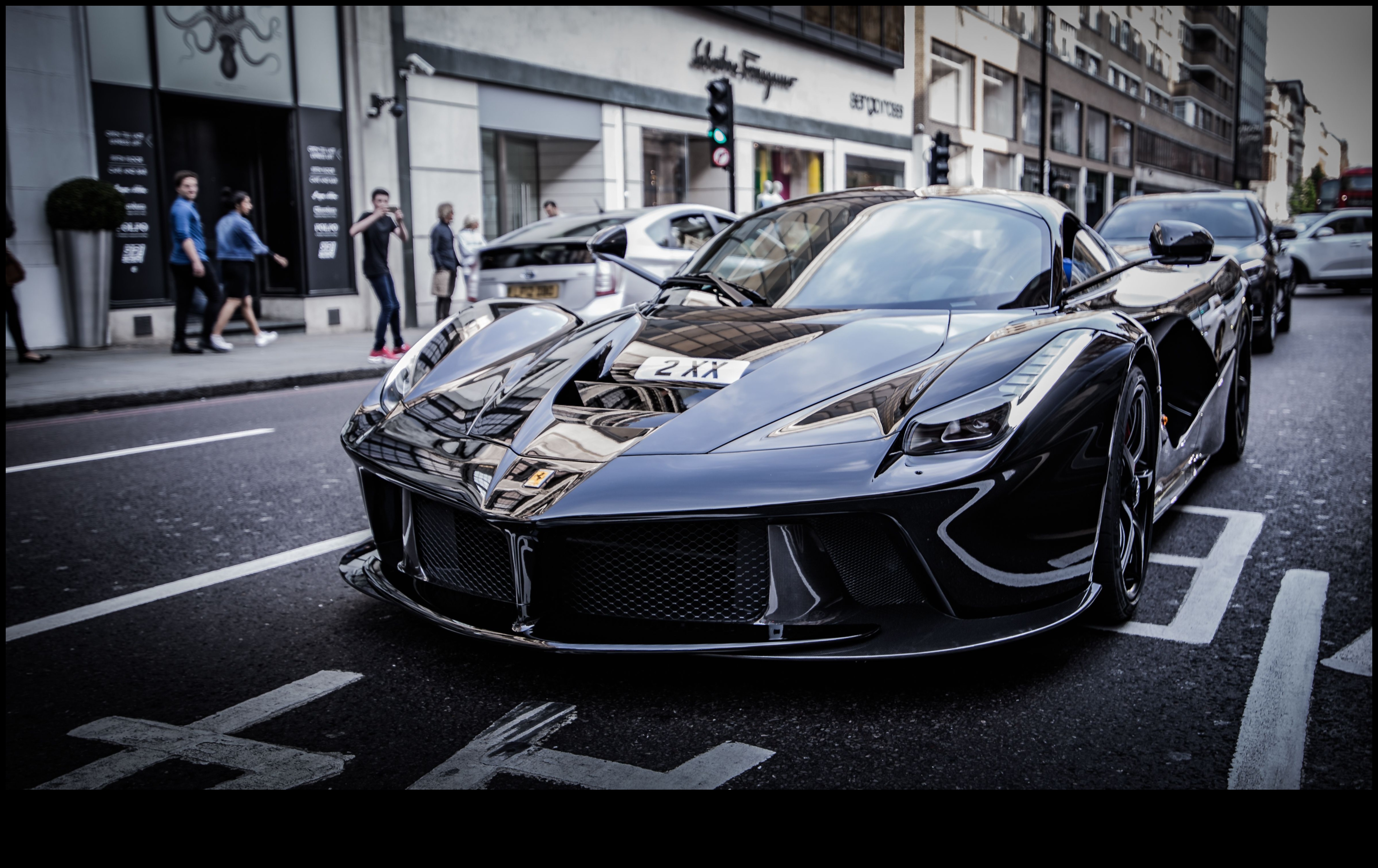 אפס לשישים: ההאצה המהירה של מכוניות ספורט בעלות ביצועים גבוהים