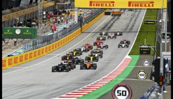 כרוניקות של מסלול המירוצים: סיפורי ניצחון ואתגרים בספורט מוטורי