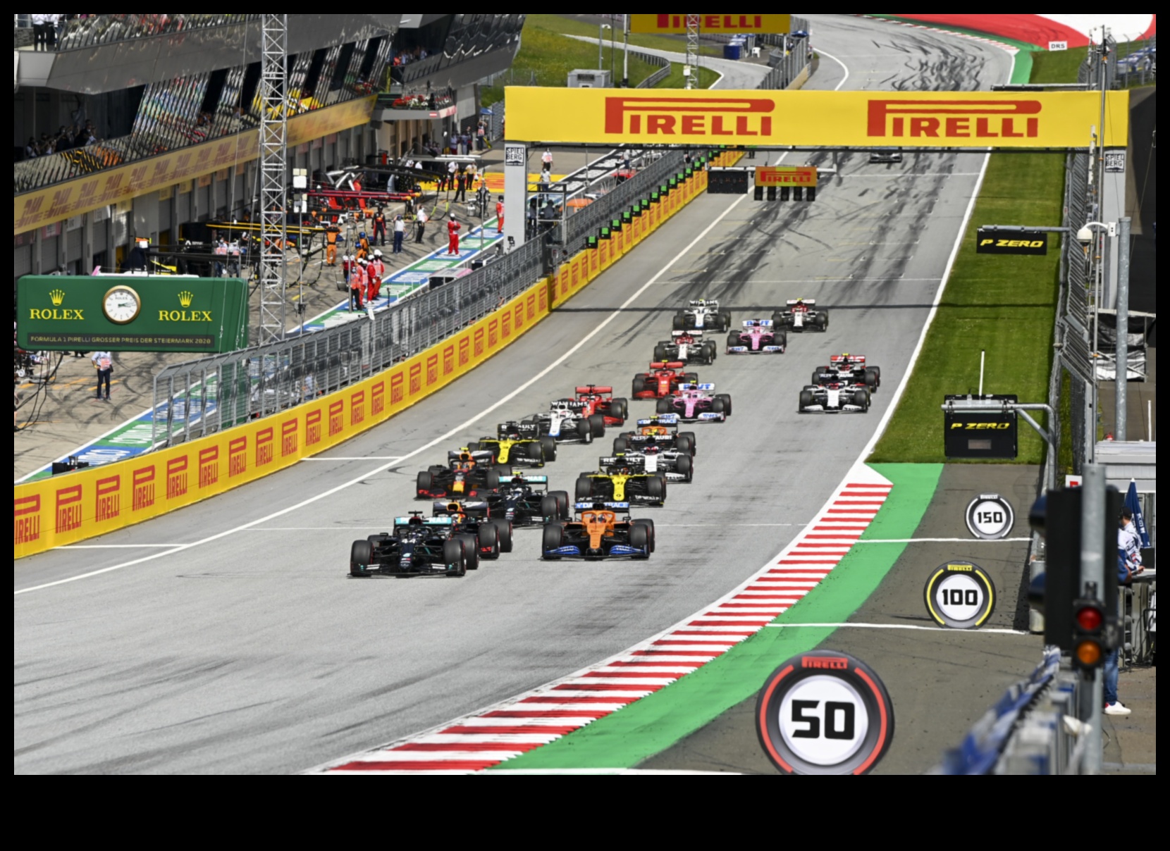 כרוניקות של מסלול המירוצים: סיפורי ניצחון ואתגרים בספורט מוטורי